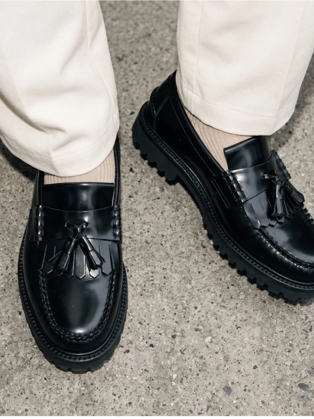 Men’s G.H. Bass Layton Lug Weejuns Tassel Loafer in Black - Size 8D